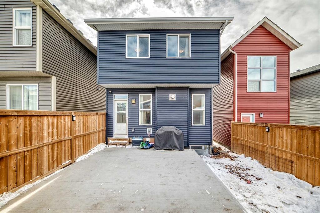 129 Lucas Crescent Nw, Calgary, AB - Outdoor With Exterior