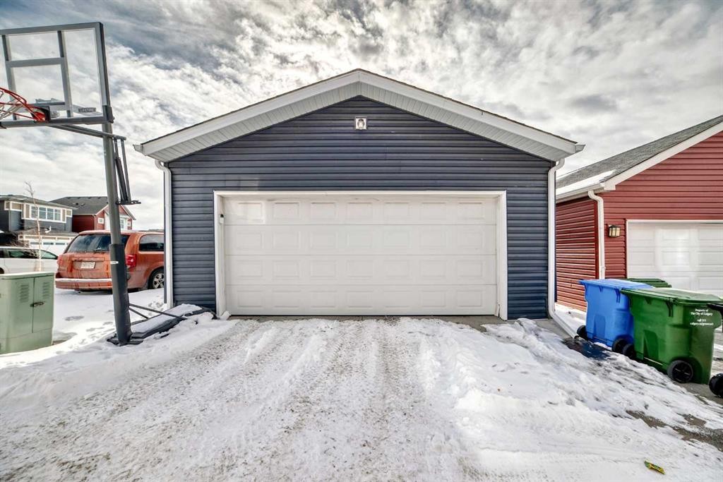 129 Lucas Crescent Nw, Calgary, AB - Outdoor With Exterior