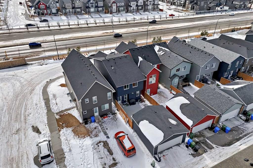 129 Lucas Crescent Nw, Calgary, AB - Outdoor