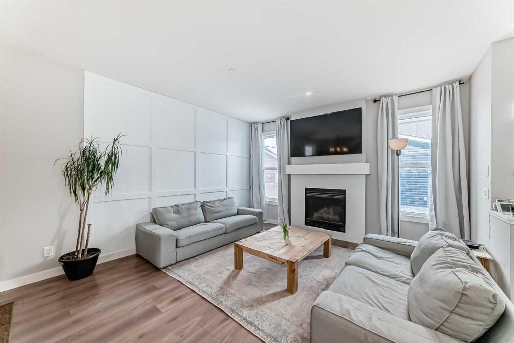 129 Lucas Crescent Nw, Calgary, AB - Indoor Photo Showing Living Room With Fireplace