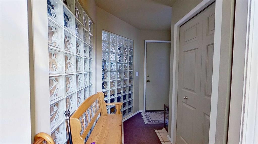 2219 Westmount Road Nw, Calgary, AB - Indoor Photo Showing Other Room