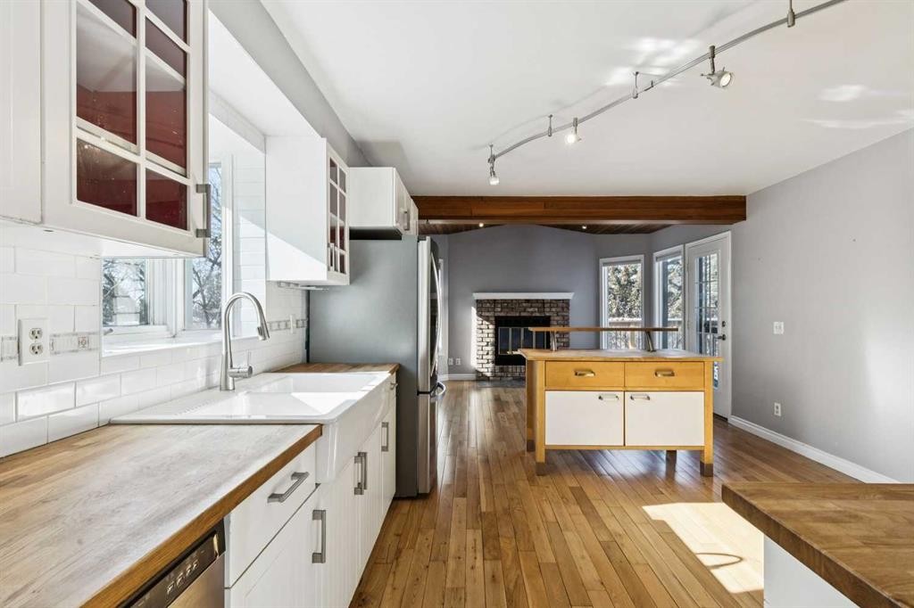 136 Scenic Acres Drive Nw, Calgary, AB - Indoor Photo Showing Kitchen