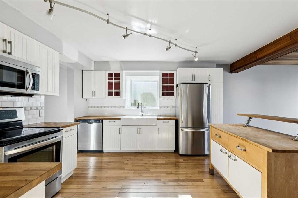 136 Scenic Acres Drive Nw, Calgary, AB - Indoor Photo Showing Kitchen