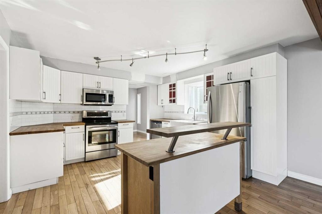 136 Scenic Acres Drive Nw, Calgary, AB - Indoor Photo Showing Kitchen