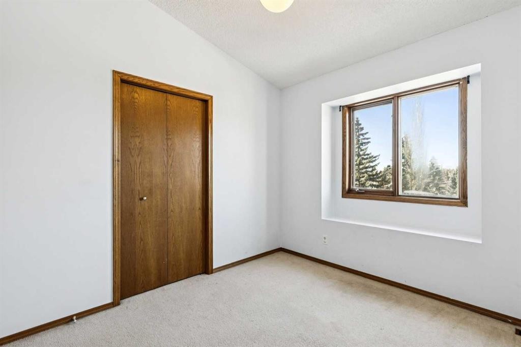 136 Scenic Acres Drive Nw, Calgary, AB - Indoor Photo Showing Other Room