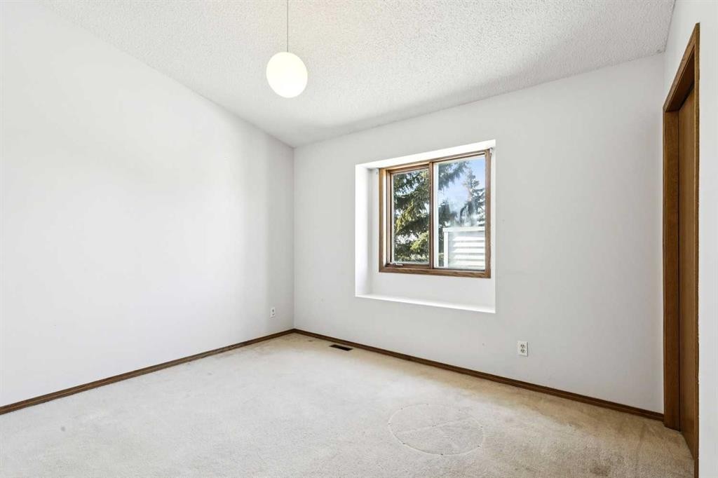 136 Scenic Acres Drive Nw, Calgary, AB - Indoor Photo Showing Other Room