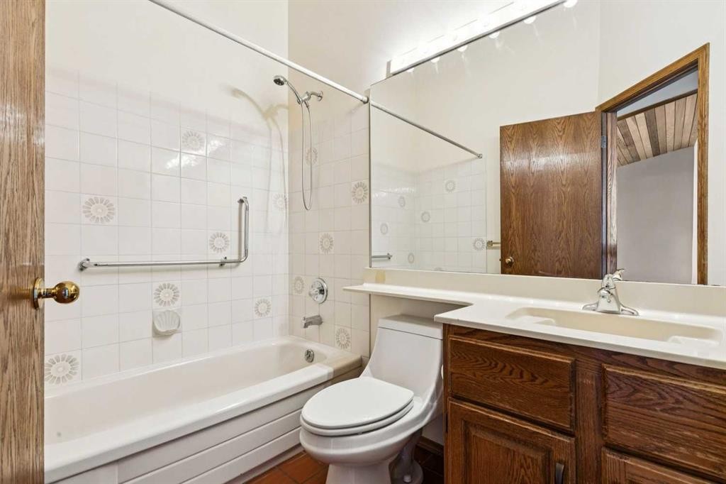 136 Scenic Acres Drive Nw, Calgary, AB - Indoor Photo Showing Bathroom
