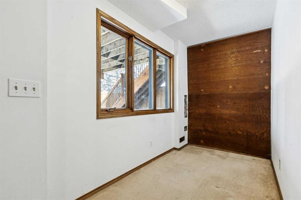 136 Scenic Acres Drive Nw, Calgary, AB - Indoor Photo Showing Other Room