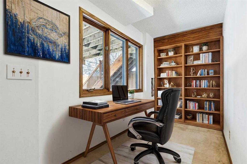 136 Scenic Acres Drive Nw, Calgary, AB - Indoor Photo Showing Office