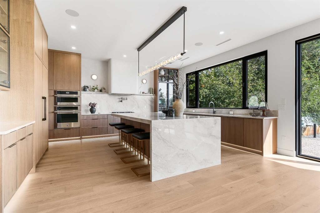 692 West Chestermere Drive, Chestermere, AB - Indoor Photo Showing Kitchen