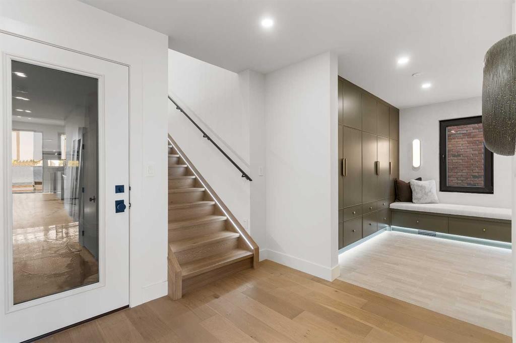 692 West Chestermere Drive, Chestermere, AB - Indoor Photo Showing Other Room