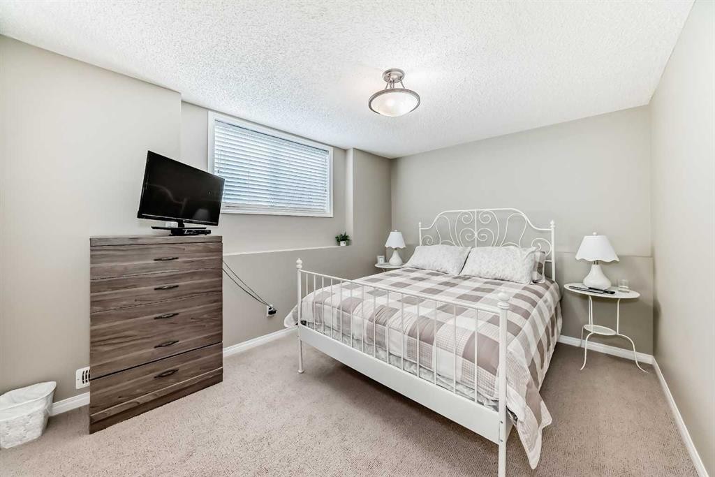 266 Fireside Place, Cochrane, AB - Indoor Photo Showing Bedroom