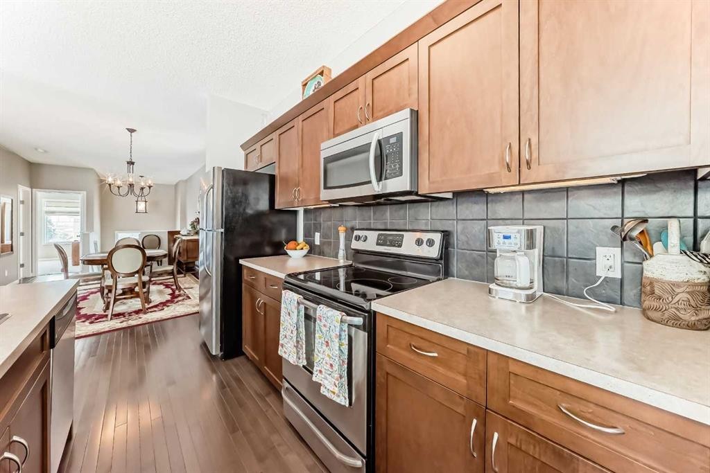 266 Fireside Place, Cochrane, AB - Indoor Photo Showing Kitchen With Upgraded Kitchen