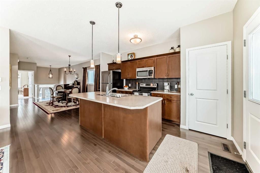 266 Fireside Place, Cochrane, AB - Indoor Photo Showing Kitchen