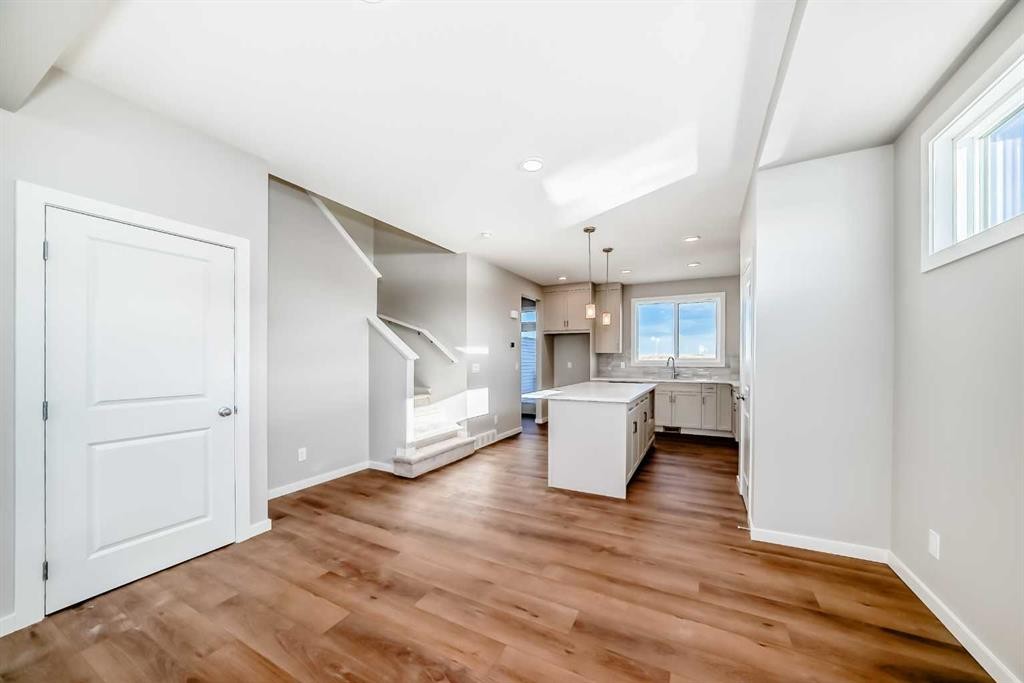 162 Lanark Gate Se, Airdrie, AB - Indoor
