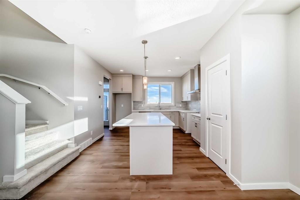 162 Lanark Gate Se, Airdrie, AB - Indoor