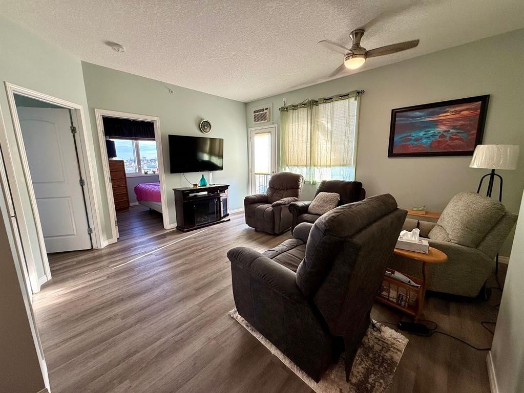 323-43 Sunrise Loop Se, High River, AB - Indoor Photo Showing Living Room