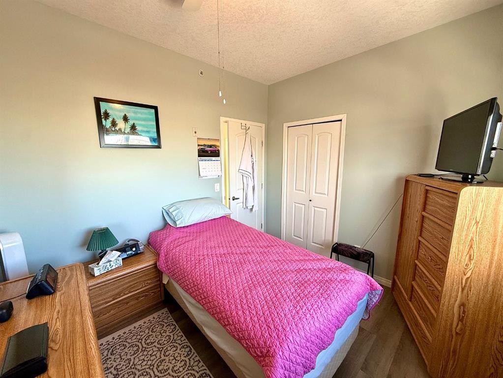 323-43 Sunrise Loop Se, High River, AB - Indoor Photo Showing Bedroom