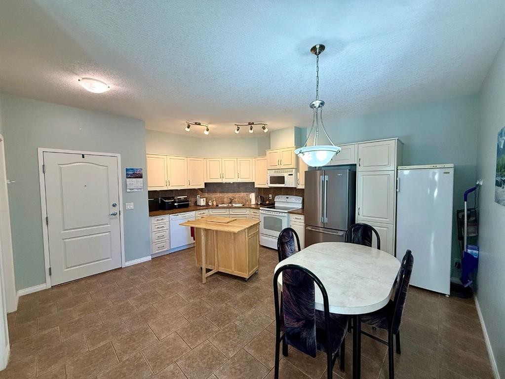 323-43 Sunrise Loop Se, High River, AB - Indoor
