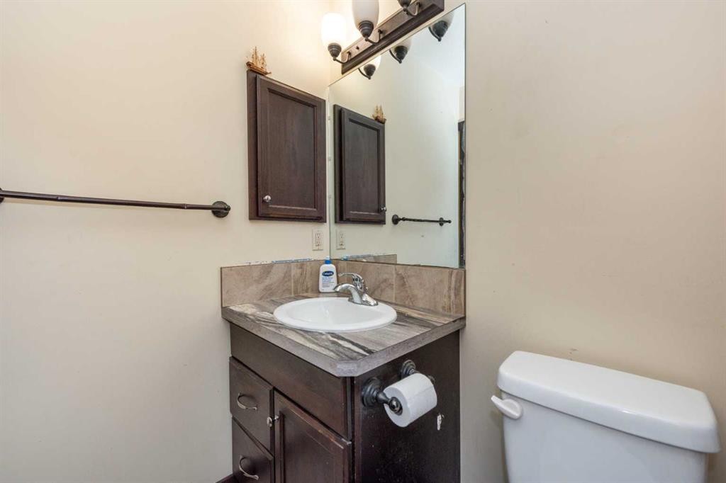 100 Willow Ridge Link, Diamond Valley, AB - Indoor Photo Showing Bathroom