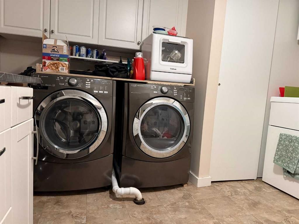 37 Arbour Crescent Se, Calgary, AB - Indoor Photo Showing Laundry Room