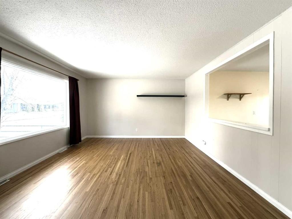 37 Arbour Crescent Se, Calgary, AB - Indoor Photo Showing Other Room