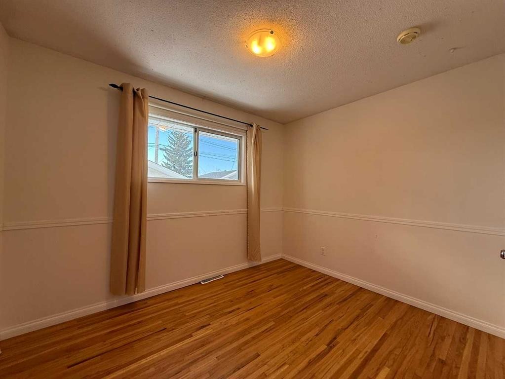 37 Arbour Crescent Se, Calgary, AB - Indoor Photo Showing Other Room