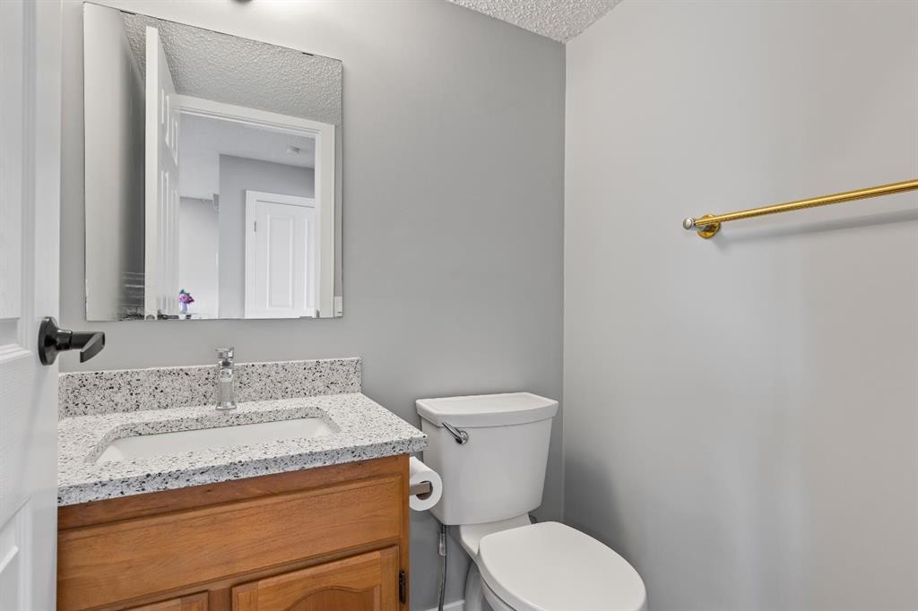 392 Templeside Circle Ne, Calgary, AB - Indoor Photo Showing Bathroom