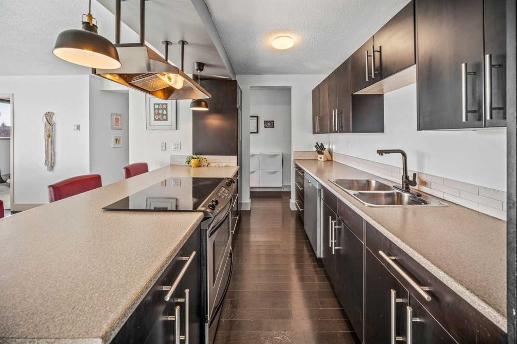 504-505 19 Avenue Sw, Calgary, AB - Indoor Photo Showing Kitchen With Double Sink