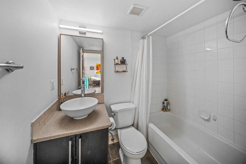 504-505 19 Avenue Sw, Calgary, AB - Indoor Photo Showing Bathroom