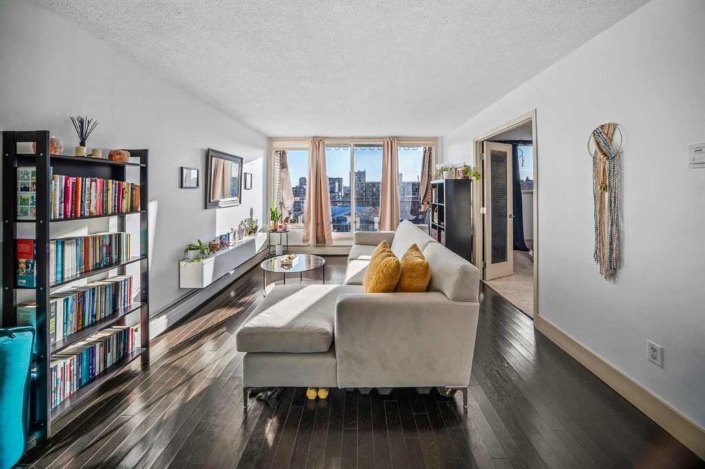 504-505 19 Avenue Sw, Calgary, AB - Indoor Photo Showing Living Room