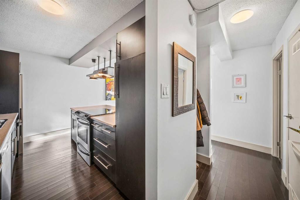 504-505 19 Avenue Sw, Calgary, AB - Indoor Photo Showing Kitchen