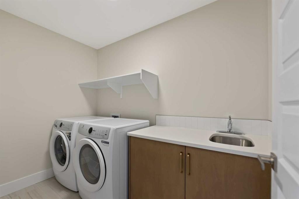 185 South Shore View, Chestermere, AB - Indoor Photo Showing Laundry Room