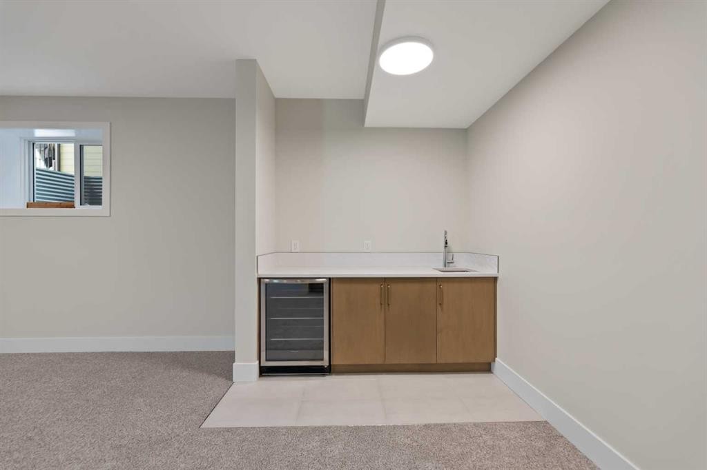 185 South Shore View, Chestermere, AB - Indoor Photo Showing Other Room