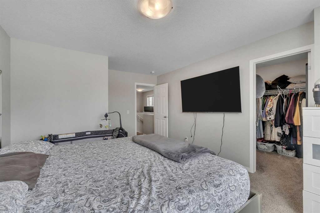 89 Homestead Crescent Ne, Calgary, AB - Indoor Photo Showing Bedroom