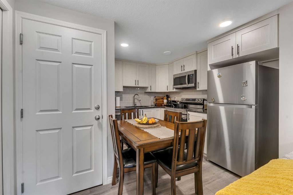 89 Homestead Crescent Ne, Calgary, AB - Indoor