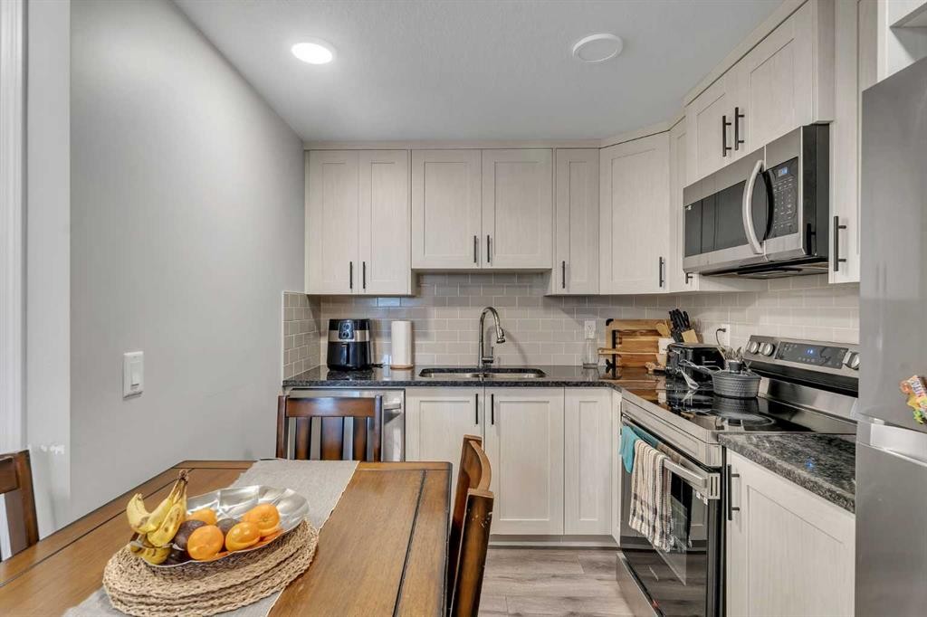 89 Homestead Crescent Ne, Calgary, AB - Indoor Photo Showing Kitchen
