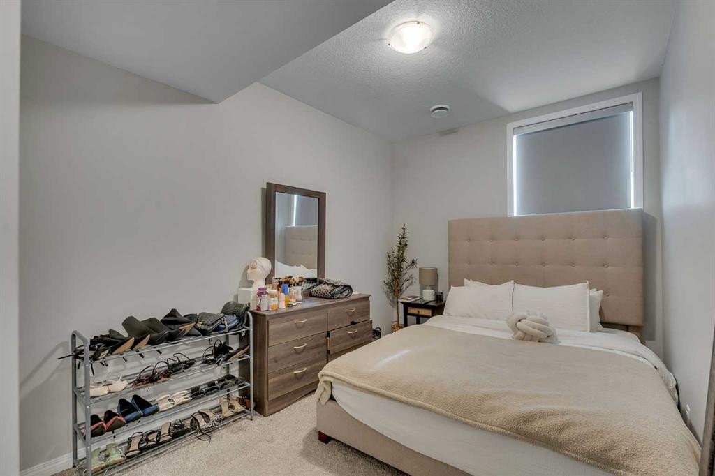 89 Homestead Crescent Ne, Calgary, AB - Indoor Photo Showing Bedroom