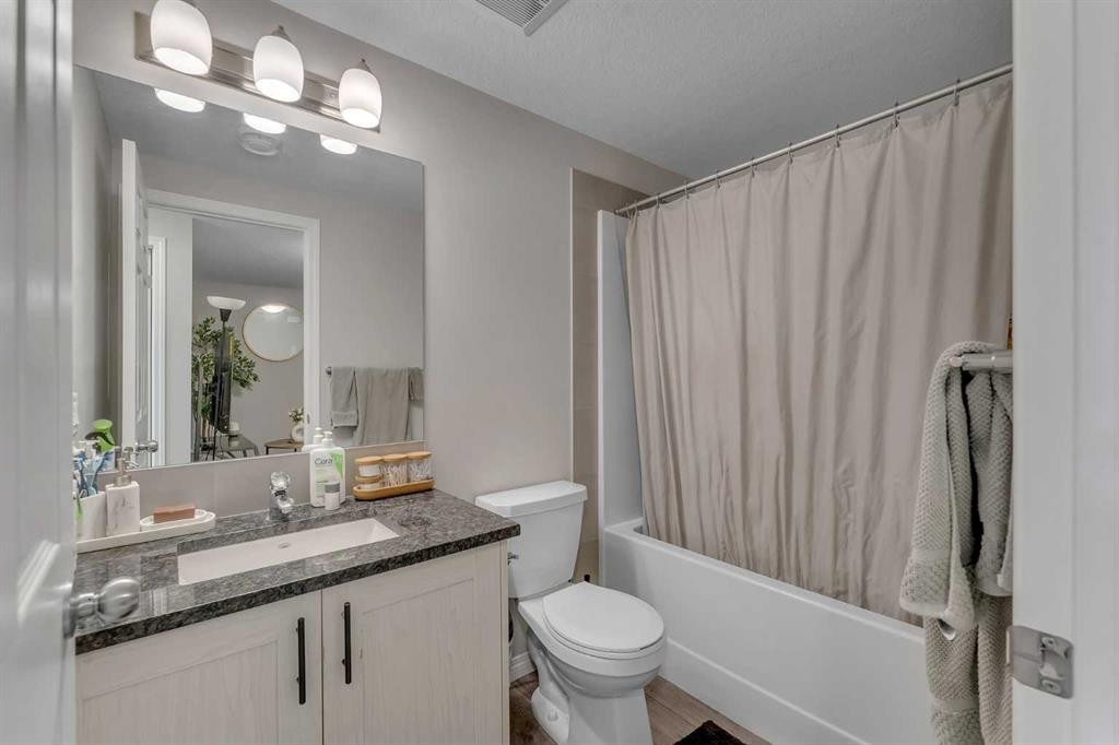 89 Homestead Crescent Ne, Calgary, AB - Indoor Photo Showing Bathroom