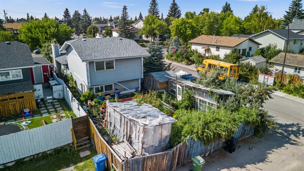 16 Tararidge Drive Ne, Calgary, AB - Outdoor