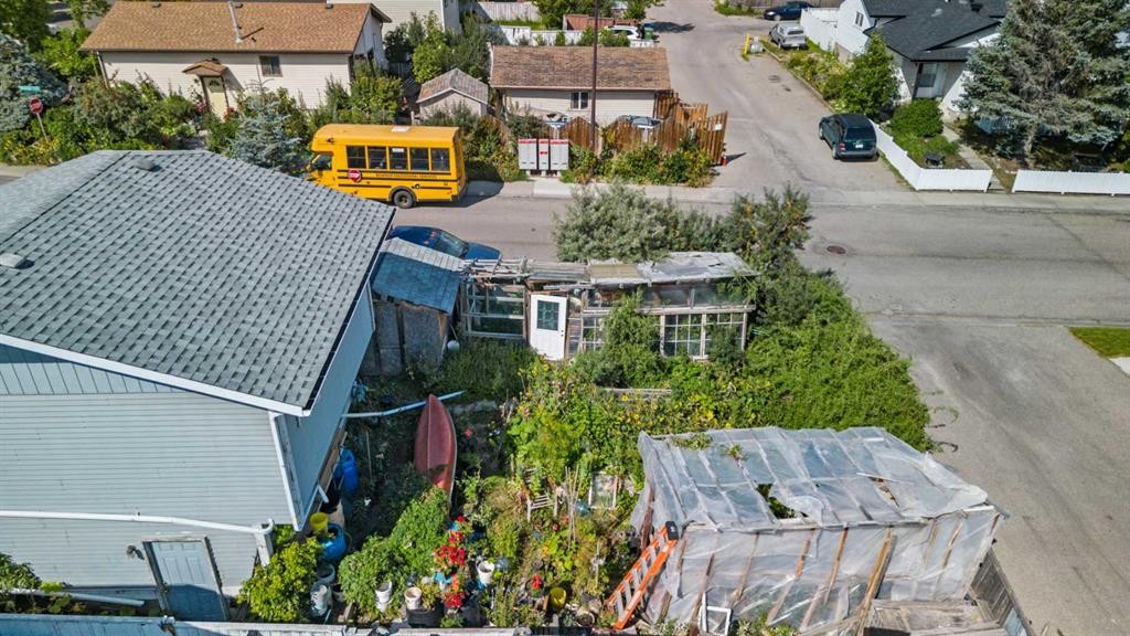 16 Tararidge Drive Ne, Calgary, AB - Outdoor