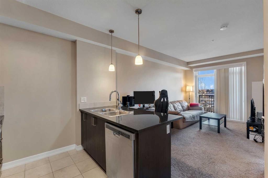 312-117 Copperpond Common Se, Calgary, AB - Indoor Photo Showing Other Room