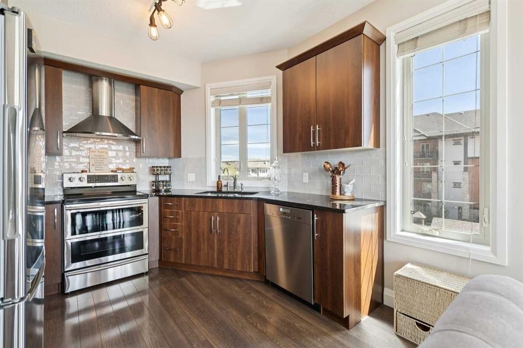 2302-15 Sunset Square, Cochrane, AB - Indoor Photo Showing Kitchen
