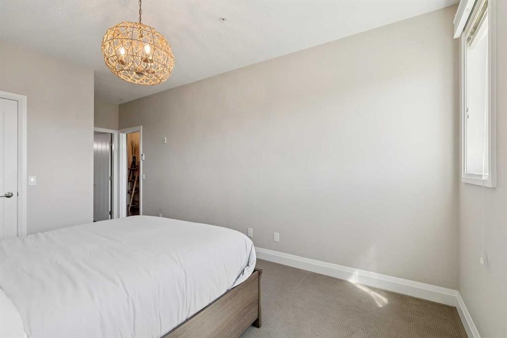 2302-15 Sunset Square, Cochrane, AB - Indoor Photo Showing Bedroom