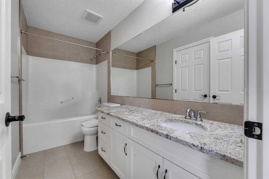 202 Coral Reef Manor Ne, Calgary, AB - Indoor Photo Showing Bathroom