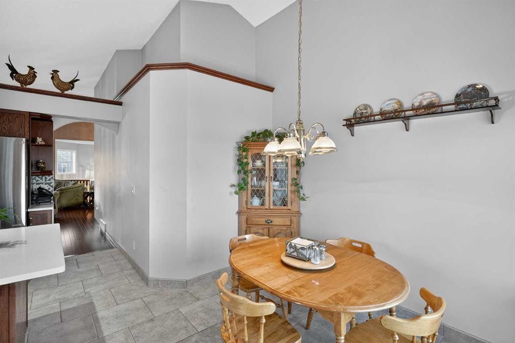 150 Somerset Close Sw, Calgary, AB - Indoor Photo Showing Dining Room