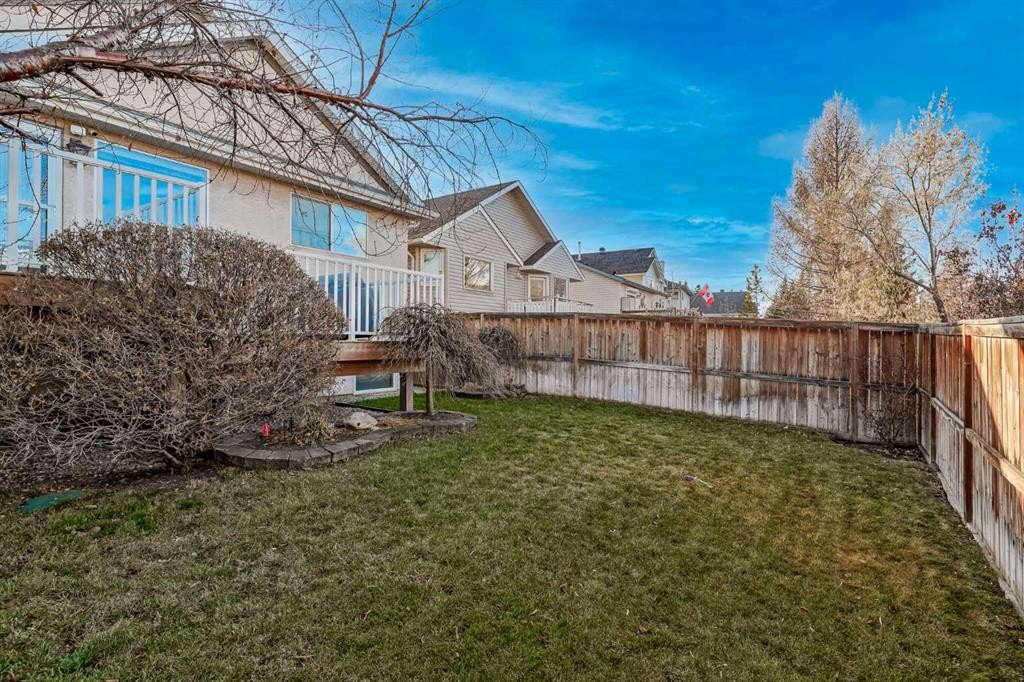 150 Somerset Close Sw, Calgary, AB - Outdoor