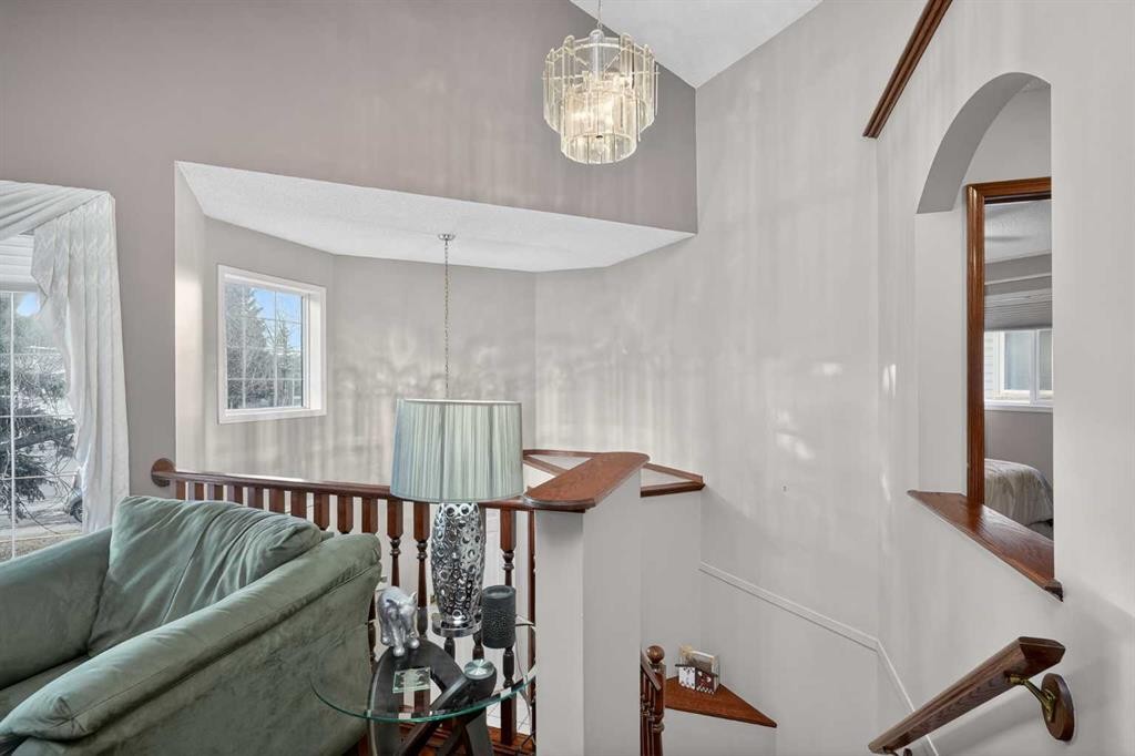 150 Somerset Close Sw, Calgary, AB - Indoor Photo Showing Other Room