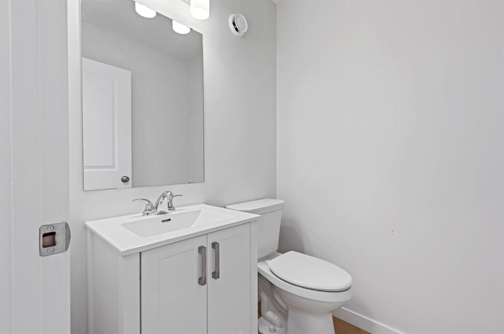 5 Valarosa Park, Didsbury, AB - Indoor Photo Showing Bathroom