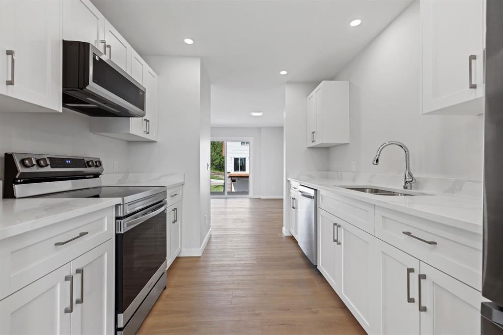 5 Valarosa Park, Didsbury, AB - Indoor Photo Showing Kitchen With Double Sink With Upgraded Kitchen